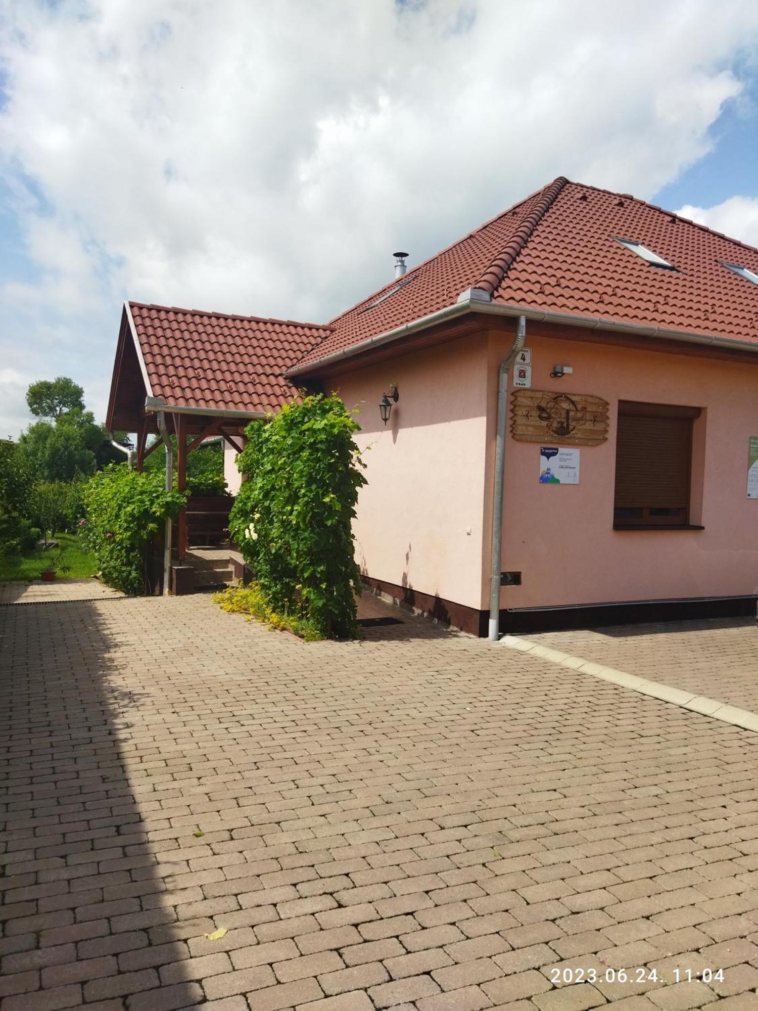 Vár-Liget Vendégház Kisnána Kültér fotó