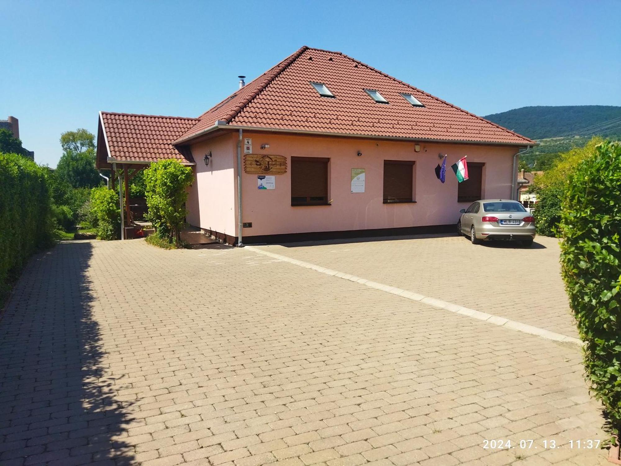 Vár-Liget Vendégház Kisnána Kültér fotó