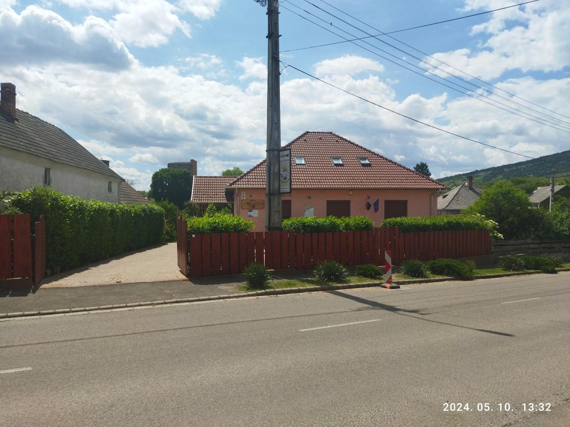 Vár-Liget Vendégház Kisnána Kültér fotó